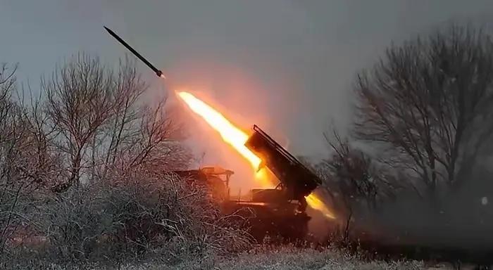 在国际地缘政治中，俄乌战争不仅仅是两国之间的军事冲突，更是一场牵动全球神经的顶级