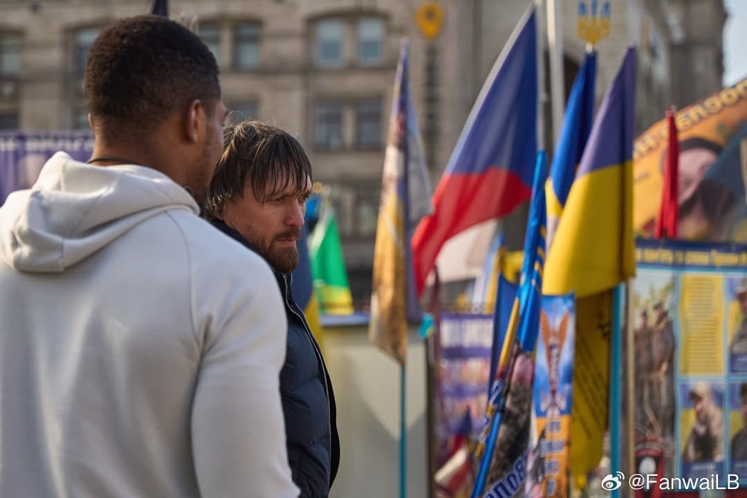 拳王到基辅悼念乌军乌西克和Anthony Joshua烽火问鼎计划俄乌冲突