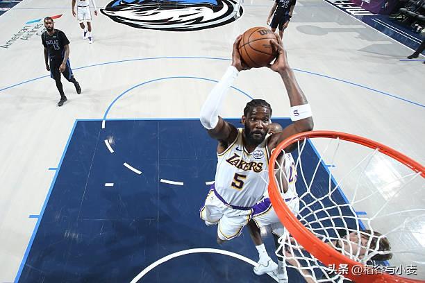 艾顿在上半场的表现确实是一塌糊涂，但是到了下半场，他投篮5中5，以100%的命中