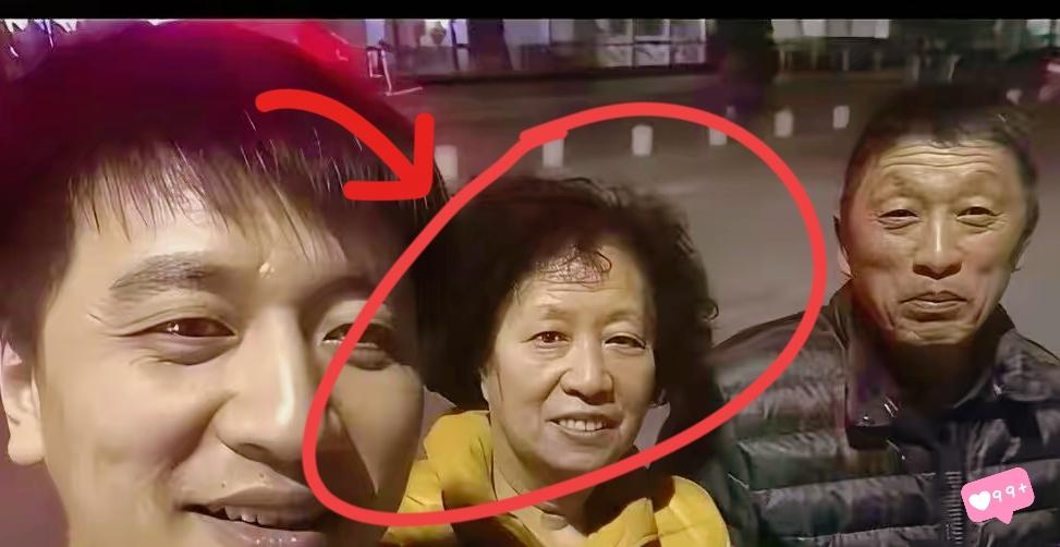 刘巧丽，张雪峰的母亲，
一个非常普通的女人，今天正式成为张雪峰三家公司的股东。