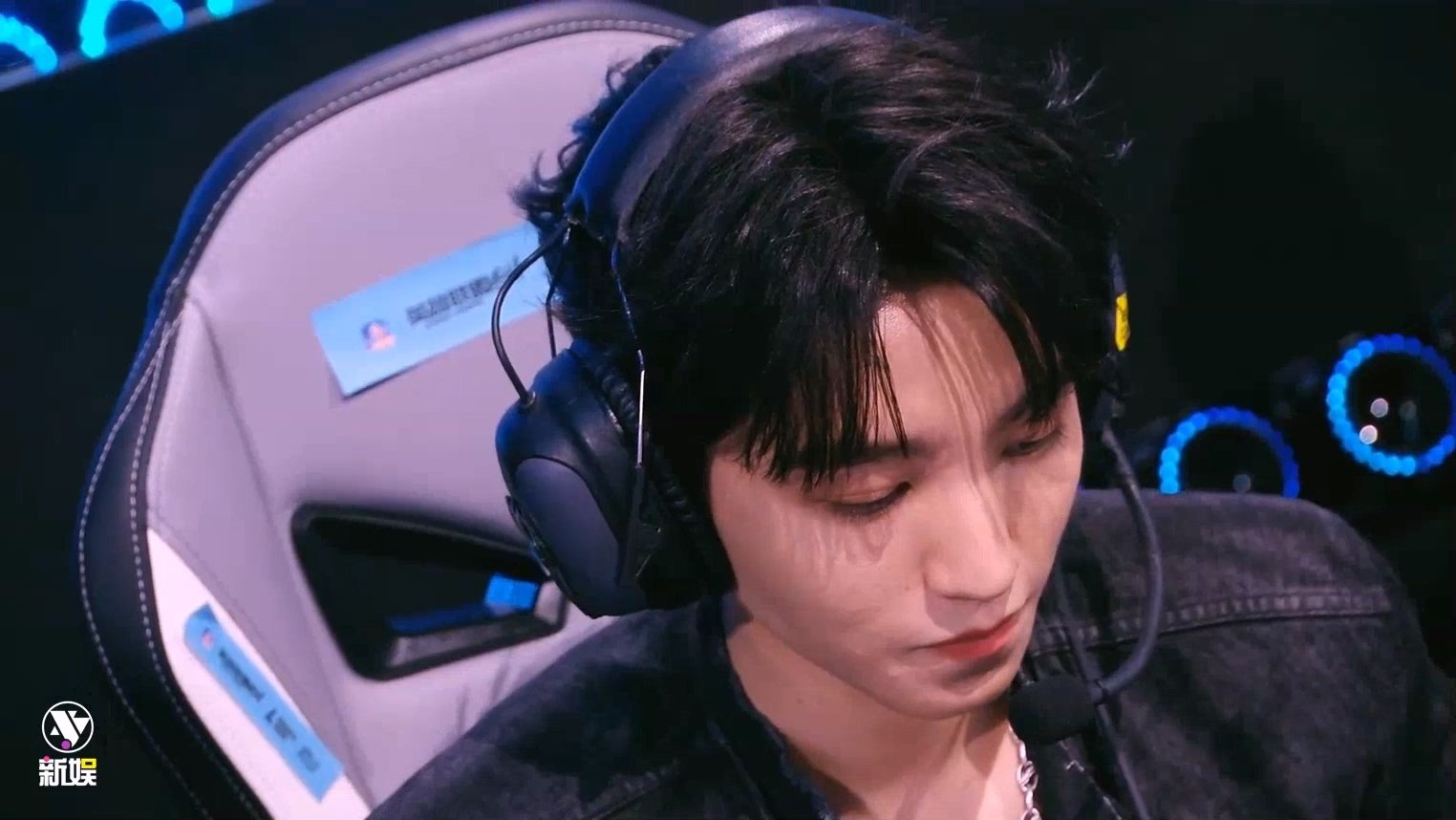 王俊凯allblack牛仔造型王俊凯电竞男主look我们的电竞男主终于出场了，现