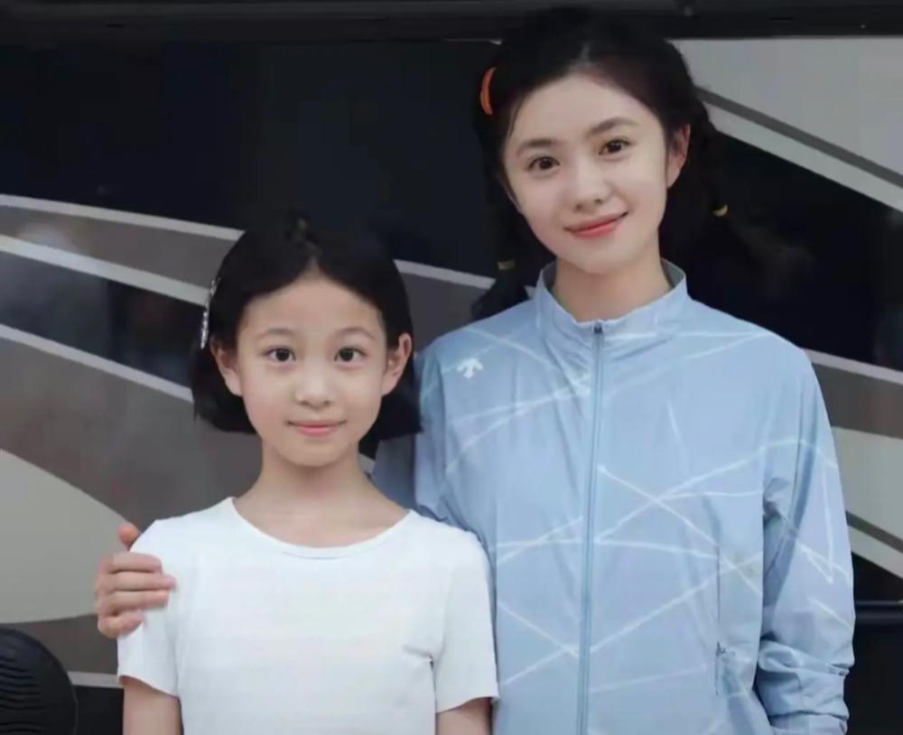 热播剧《主角》热度爆棚，11岁新人演员王少熙凭少年忆秦娥一角火速走红，风头盖过众