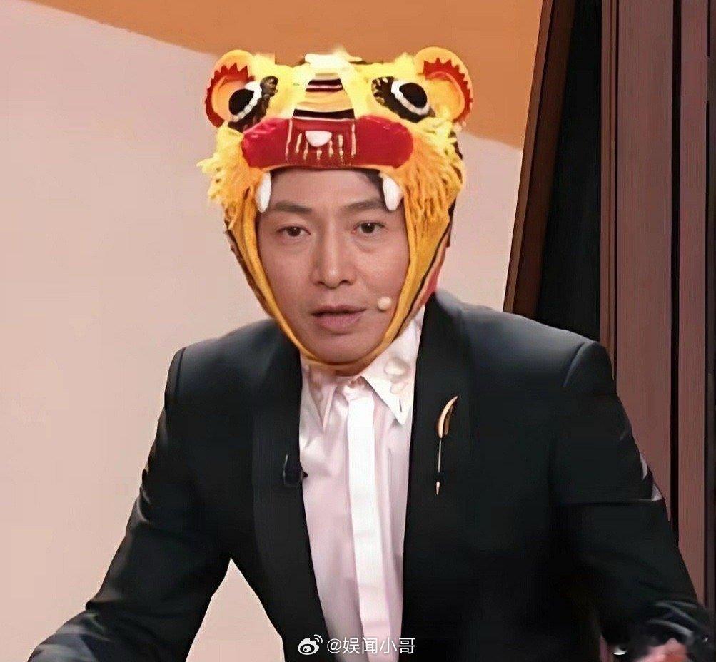 期待撒贝宁的春晚保留节目 就等撒老师戴生肖帽了，每年这环节最接地气！四年后狗年，