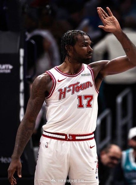 伊森最近15场比赛：7.4分6.3个篮板1.1次抢断34.3% 投篮命中率17.