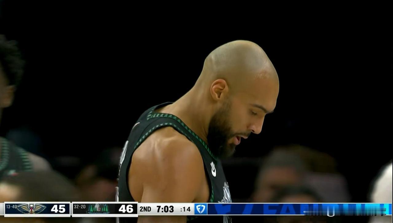 森林狼当家中锋戈贝尔真是太敢出手了！在今天进行的森林狼和鹈鹕的比赛中，目前双方的