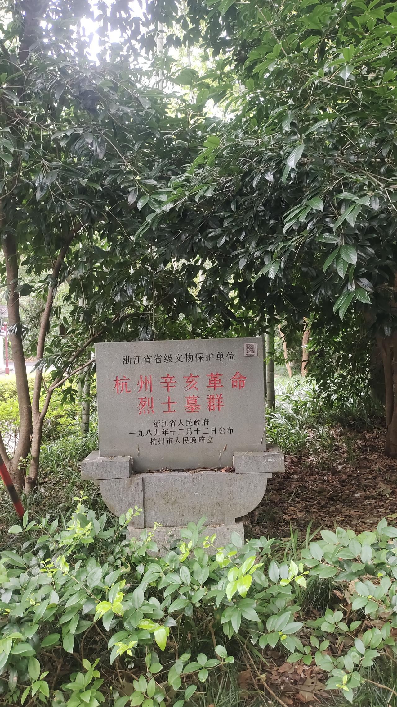 周末出发去九溪玩，路过辛亥革命纪念馆，特意带女儿参观了一遍。全程我化身为解说员，