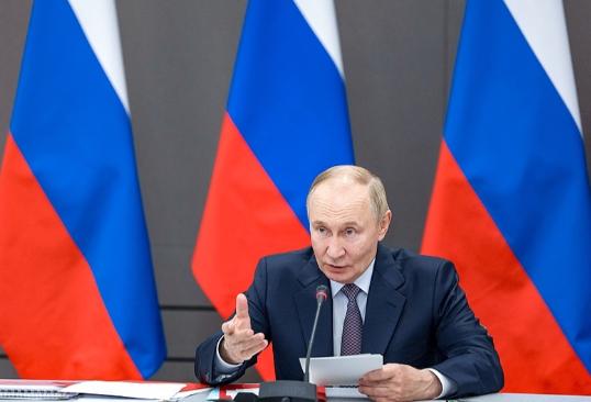 俄罗斯这波操作直接让全球哗然，20号下午俄国家杜马上演罕见一幕，450名议员零反