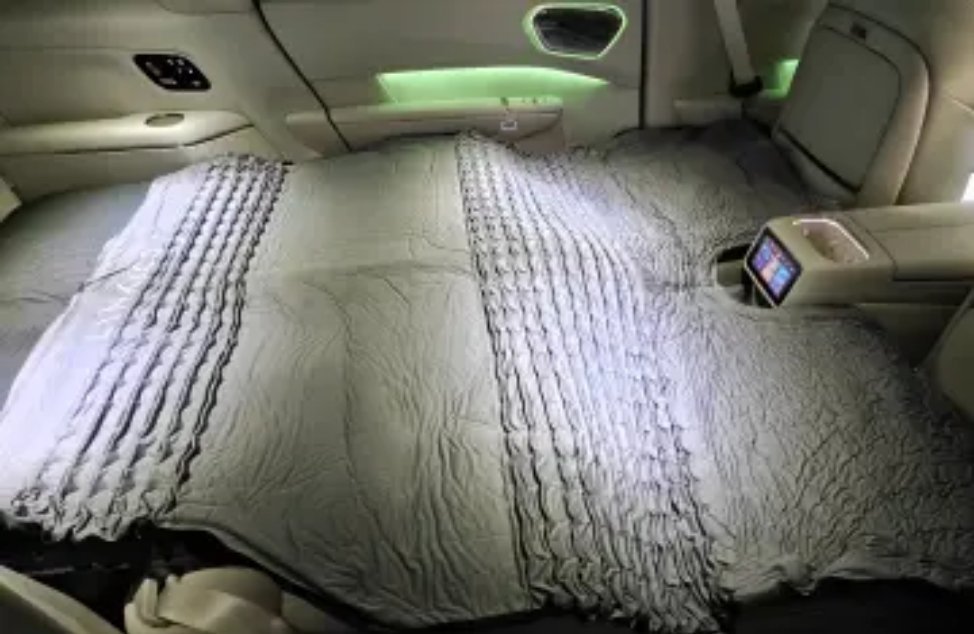 领克900大五座万物皆可装  朋友提领克900两周了，拉着他硬聊了半天，帮大家盘