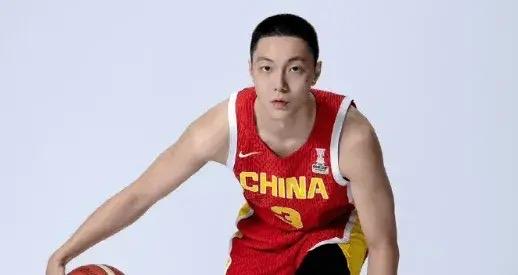 徐杰离队，胡明轩也离队了，杜锋时期的男篮后卫双子星都逐渐落寞。
综合几个因素，徐