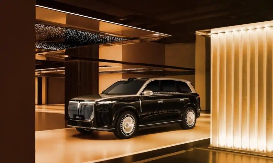 情绪价值拉满，岚图泰山成为旗舰SUV新标杆

2025年，是自主新能源全尺寸SU