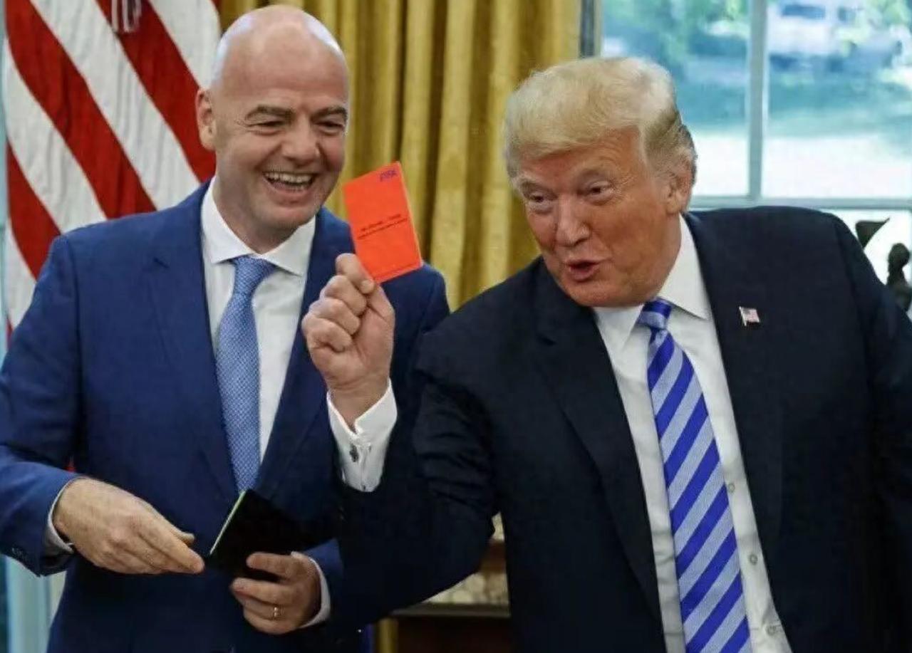世界杯不纯粹了。

美国队员巴洛贡，本来应该红牌停赛一场，结果川普亲自给因凡蒂诺