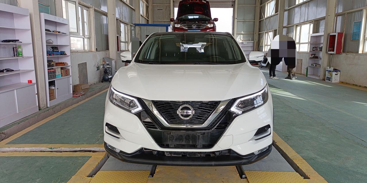 日产唯二的救命稻草，新车落地10万，三年的二手卖8万。
前两天验了一台逍客，20