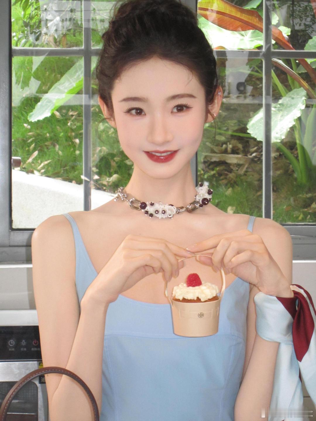 粉丝把张艺凡的艺打错了粉丝把张艺凡的艺打错了，咱公主：艺打错啦啊哈哈哈哈哈气鼓鼓