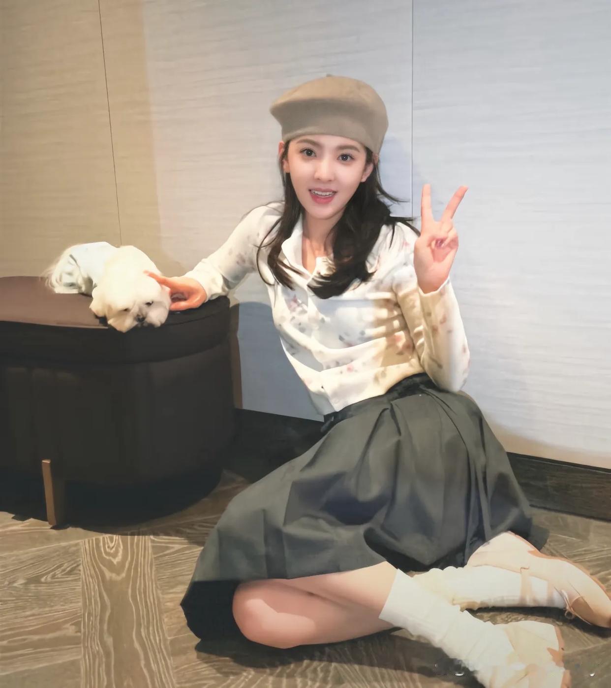 秋日生活打卡季章若楠的韩系温柔感太戳人了！2套针织衫搭半身裙，美到心巴上