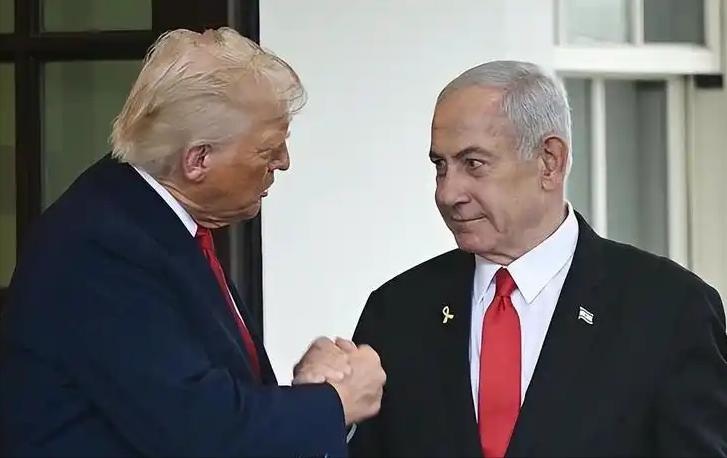 [月亮]特朗普和内塔尼亚胡联手掀桌子，伊朗差点被逼到绝境，可谁能想到，这个被围堵