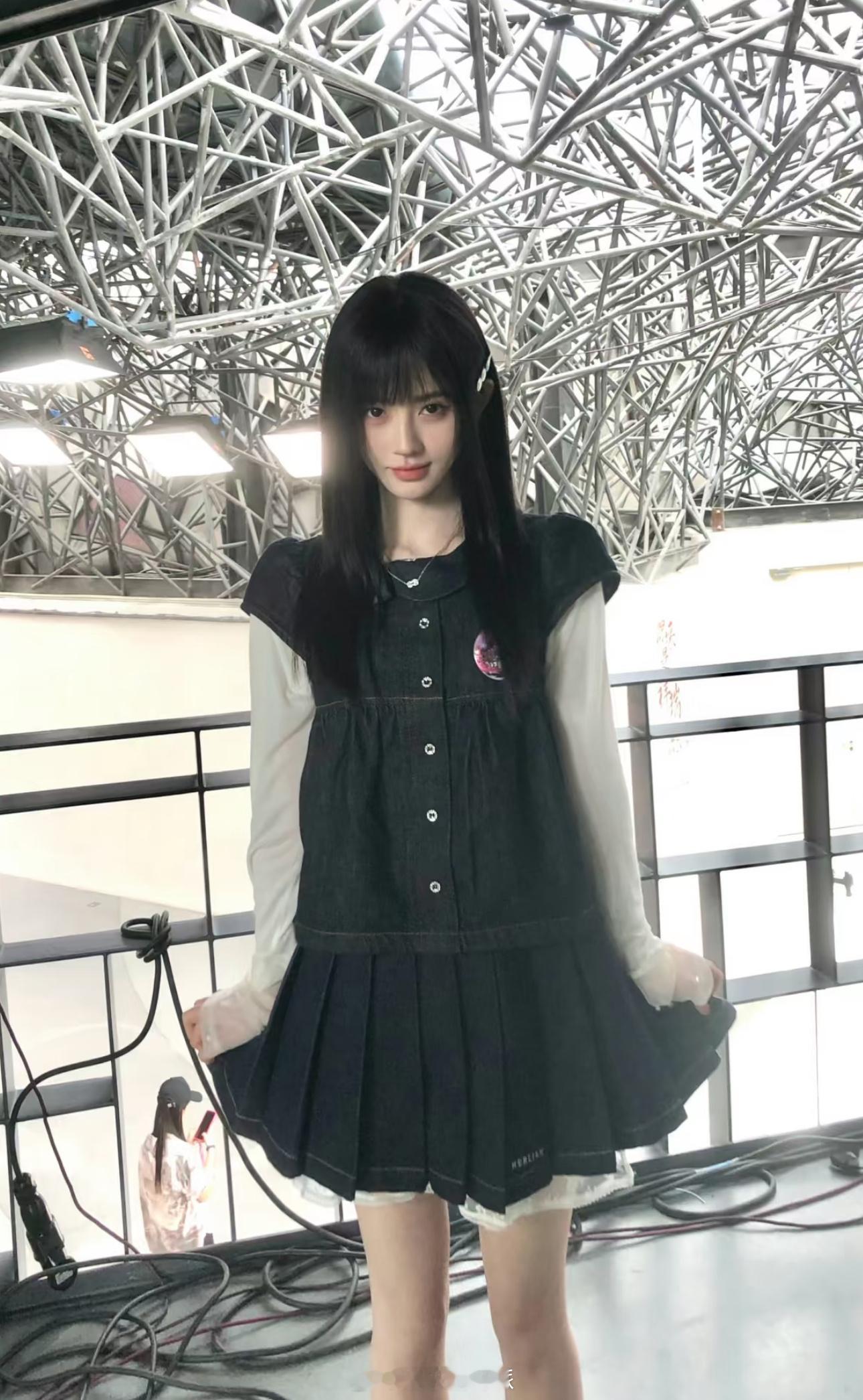 派酱安利 鞠婧祎韩系学姐天花板 救命！的学院风穿搭太有灵气了，黑长直搭配圆框眼镜
