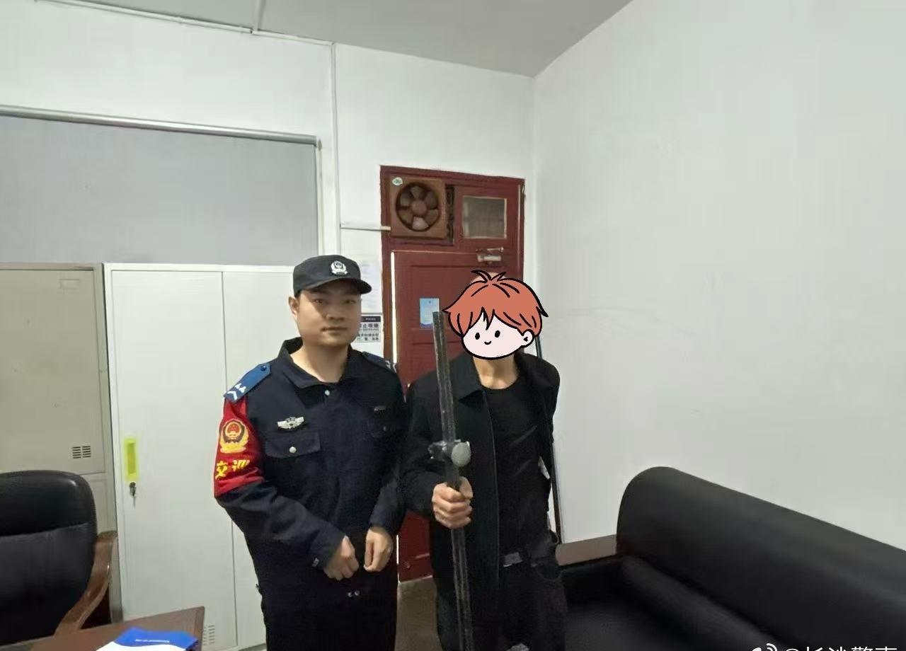 【他们贴心寻回群众养家糊口的“吃饭家伙”】
        4月8日上午11时，