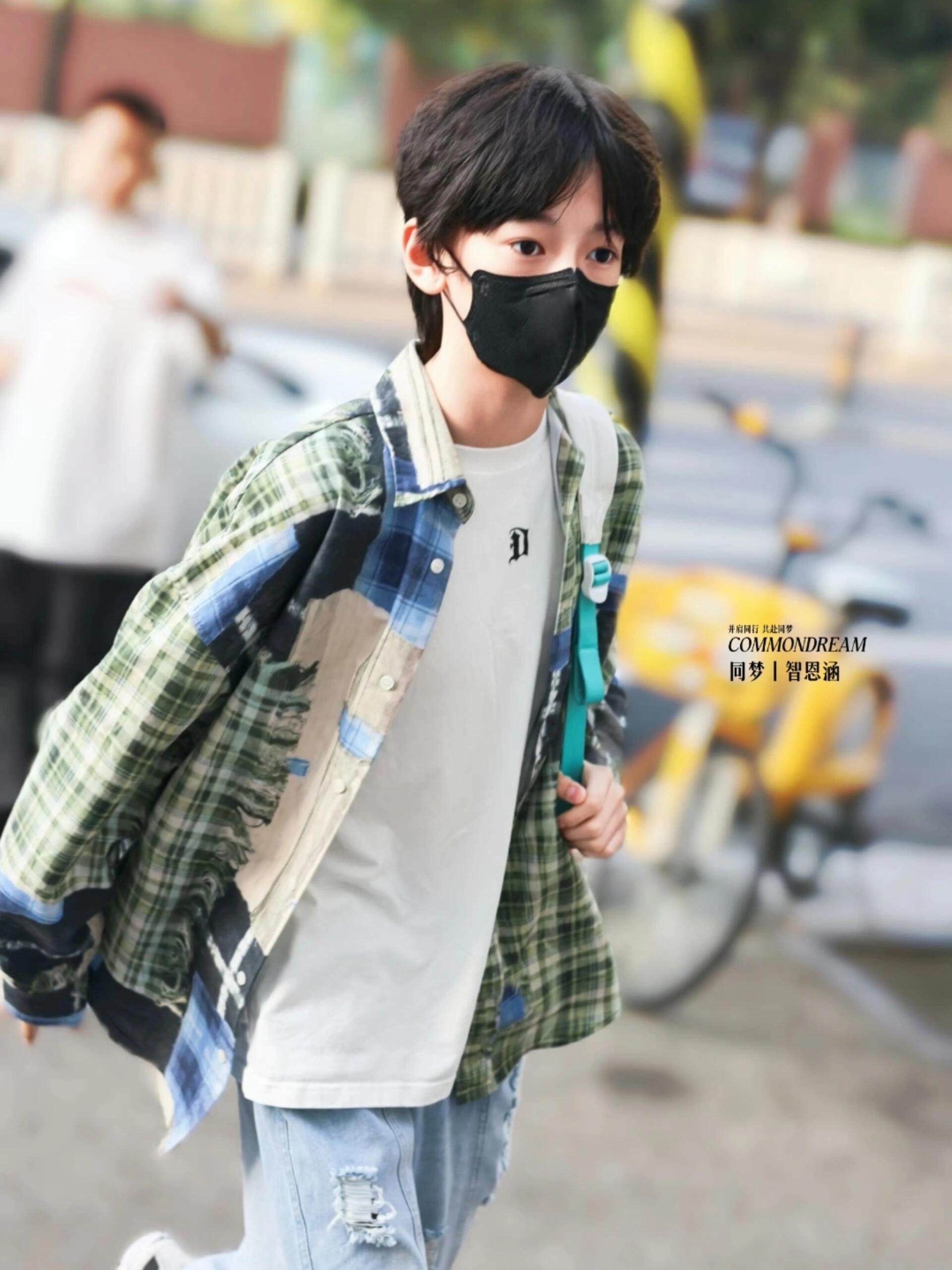 TF家族五代  智恩涵 精致boy抓拍也能这么帅✌︎˶╹ꇴ╹˶✌︎cr：logo