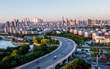 一、2026年考生多少分能上盐城师范学院？
先说最核心的问题。2026年的录取分