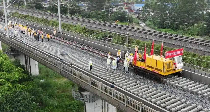 455只手在越南国会举了起来，只有4票反对。决议通过：废掉全国用了上百年的老式米