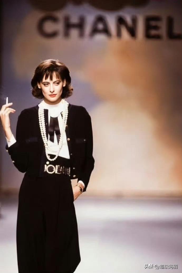 Chanel  1988 | 低调冷静的黑与白
香奈儿