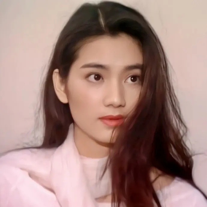 同为影坛tvb都发展过的美女张慧仪和洪欣年轻时谁更美？ 