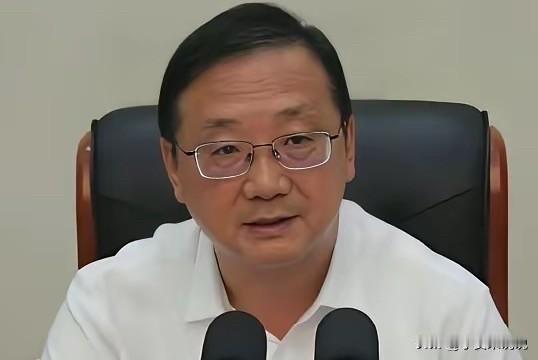 当个贪官还那么扣？真不要脸！
昨日通报，西安原人大主任韩松被双开法办。真是贪到骨