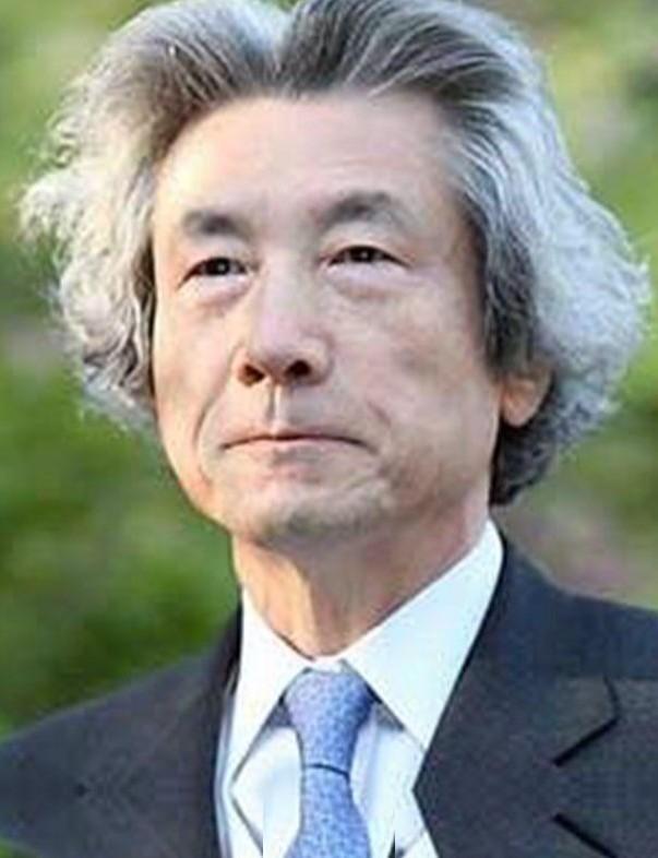 高市早苗和麻生太郎的分歧越来越大，明年很有可能推动换掉高市早苗，而由小泉进次郎接