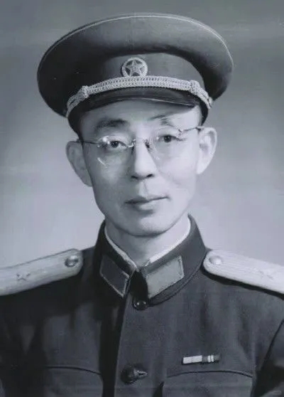 国防部六院首任政治委员：王振乾将军