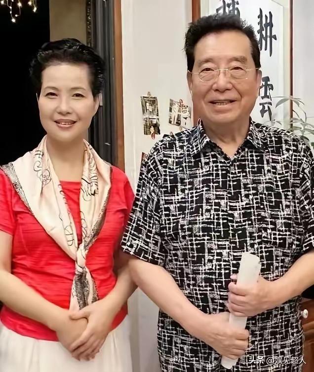 很多人替李双江惋惜，说他当初真的不该娶相差27岁的第二任小娇妻梦鸽。这话不是没道
