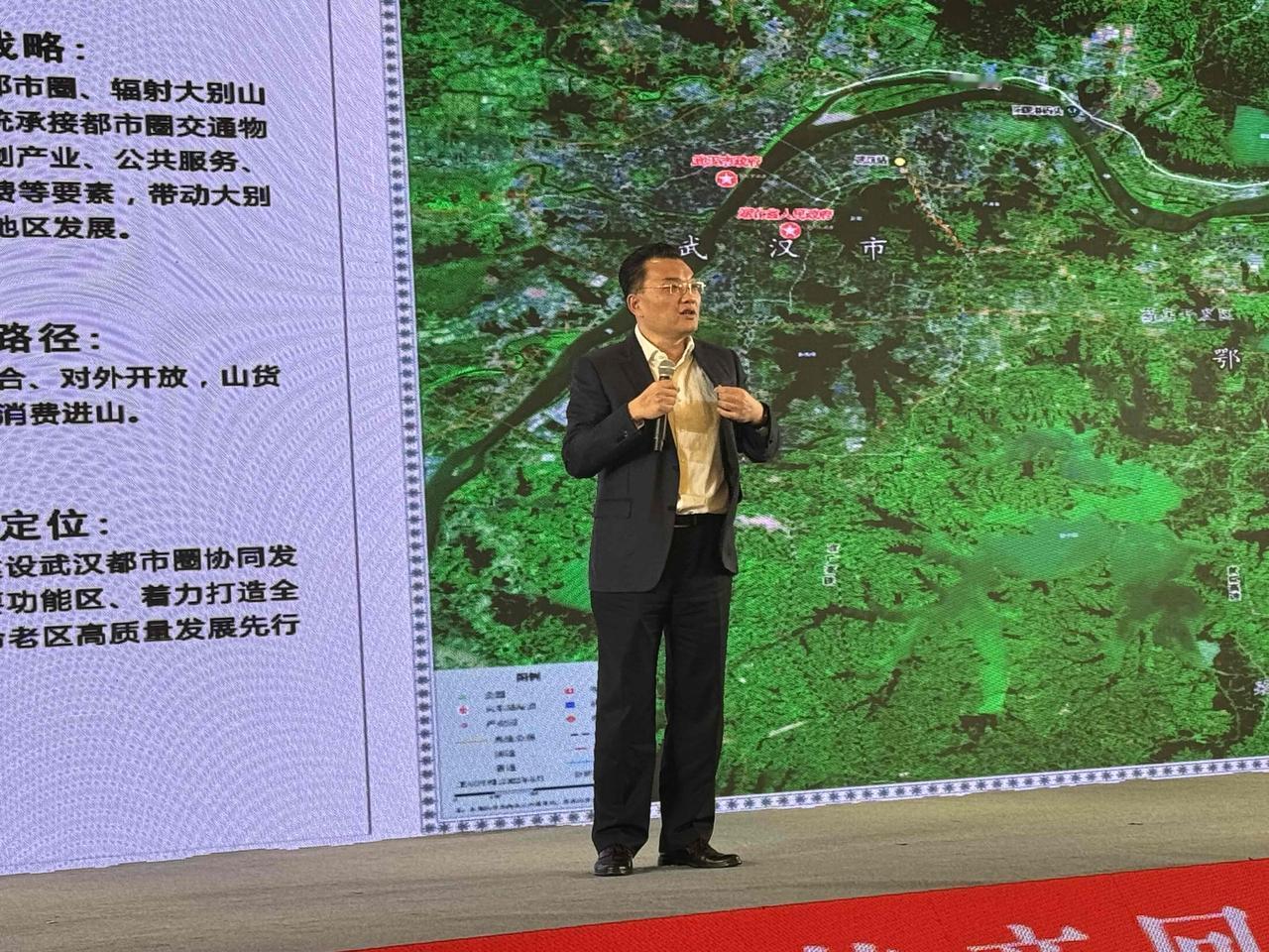 学者型市委书记谈地方战略。