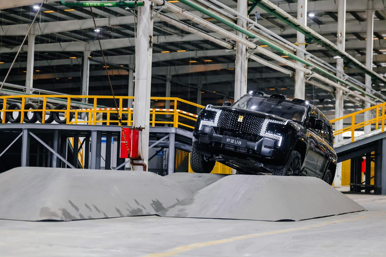 当比亚迪把天门山，成佛坡等100+极限路况搬进室内后，直接震惊了我的三观，论造车