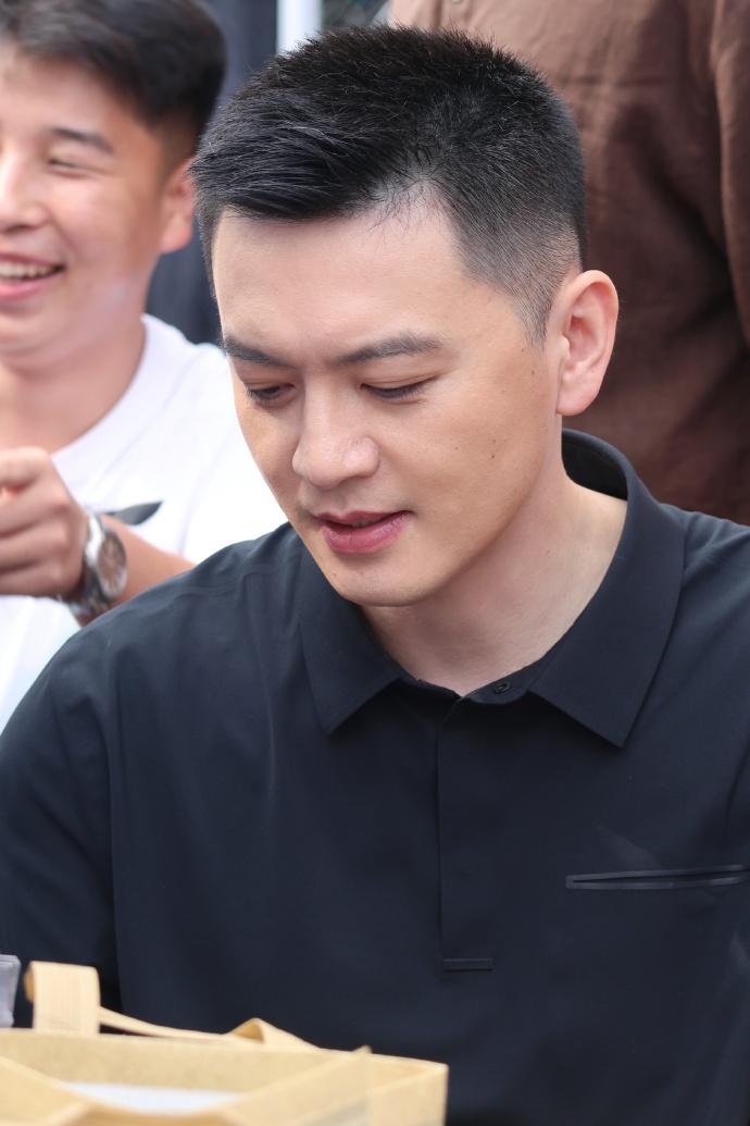 广西发生水灾，前辽宁男篮主教练杨鸣捐款10万元，对广西贵港受灾人民进行支援。
