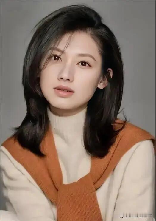 大家还记得这位长相清纯，眼神清澈明亮的大眼睛女演员吗？她是来辽宁省大连市的漂亮女