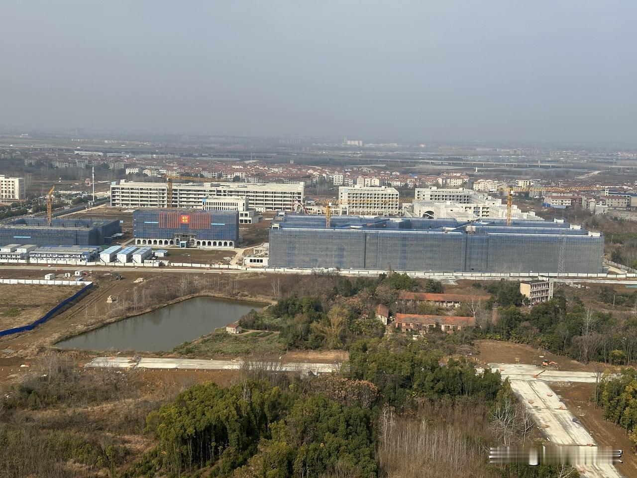 武汉全市最大的中学来了！

他就是长江新区外国语学校，
这所学校包含初中和高中，