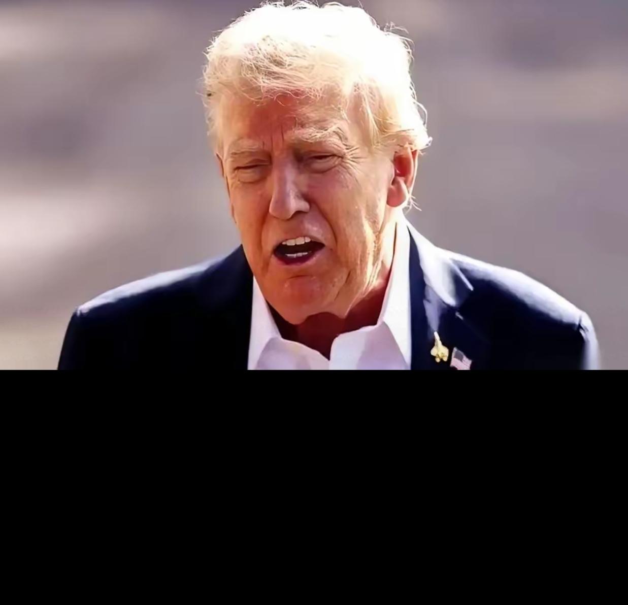 特朗普瞅着一屋子的客，猛个丁扭过头，冲旁边的财政部长贝森特撂一句：“赶紧的，给中