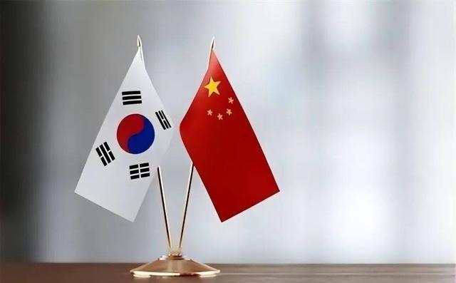 中方刚与朝鲜进行了重要的互动，韩国就来搞事情了。根据相关报道，韩国国会 3 名议