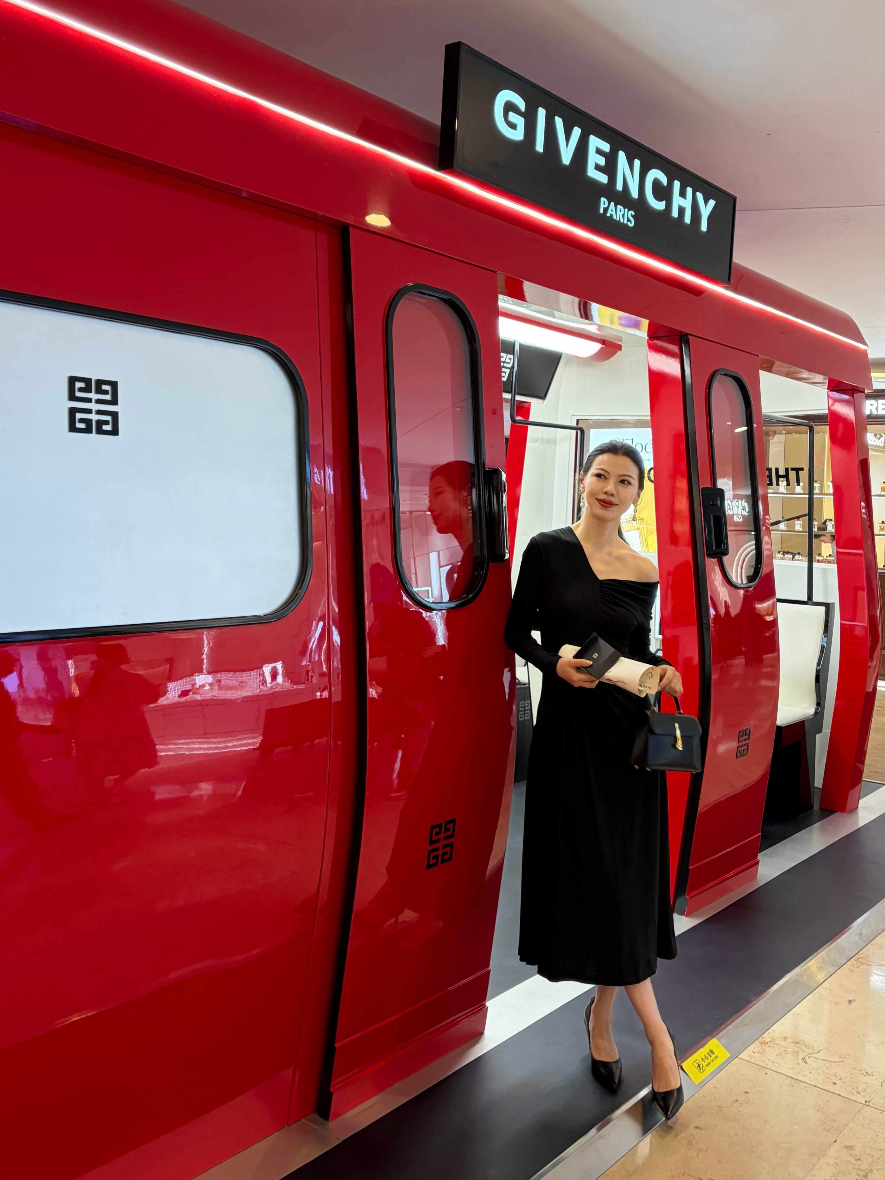 🚇上报纸嘞啊喂 📰今天穿什么 南京·德基广场二期