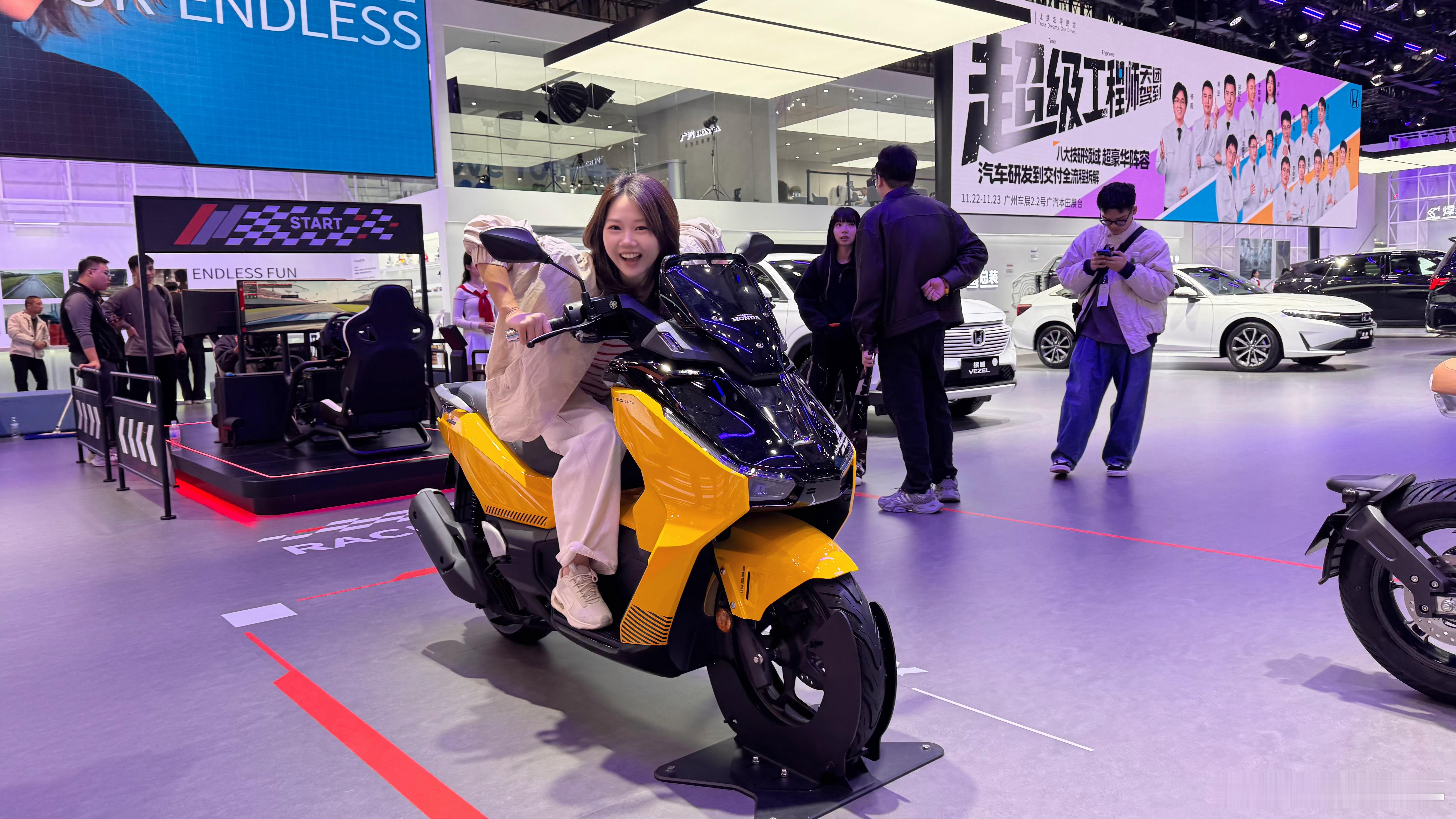 听说这样打卡！会愿望成真 阿棠问我这样够不够高？脚能不能着地？他说我停车时候，可