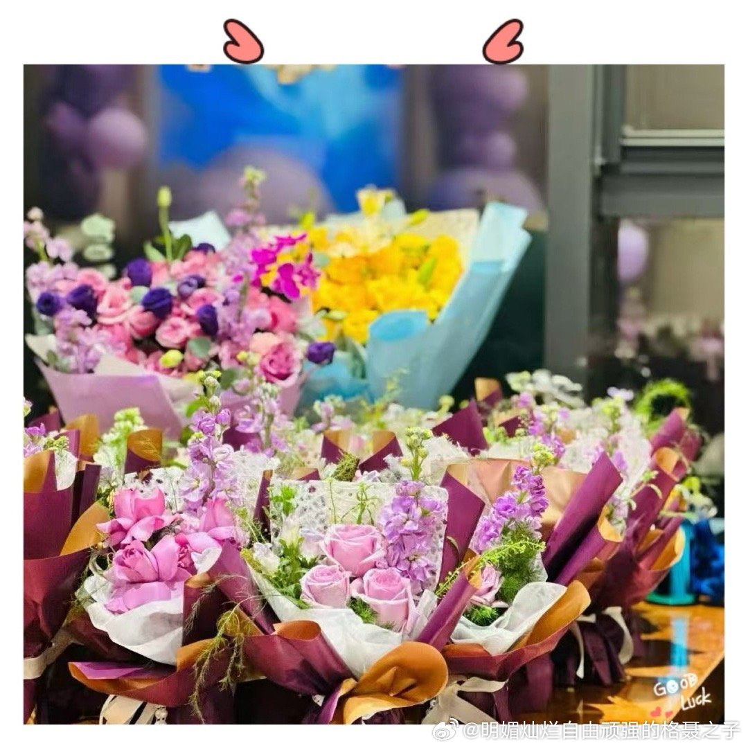 不必只有这一天才有鲜花，但可以在今天收下一带着边框一起拍 整个春天 