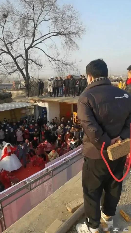 人家结个婚，这个哥想干啥