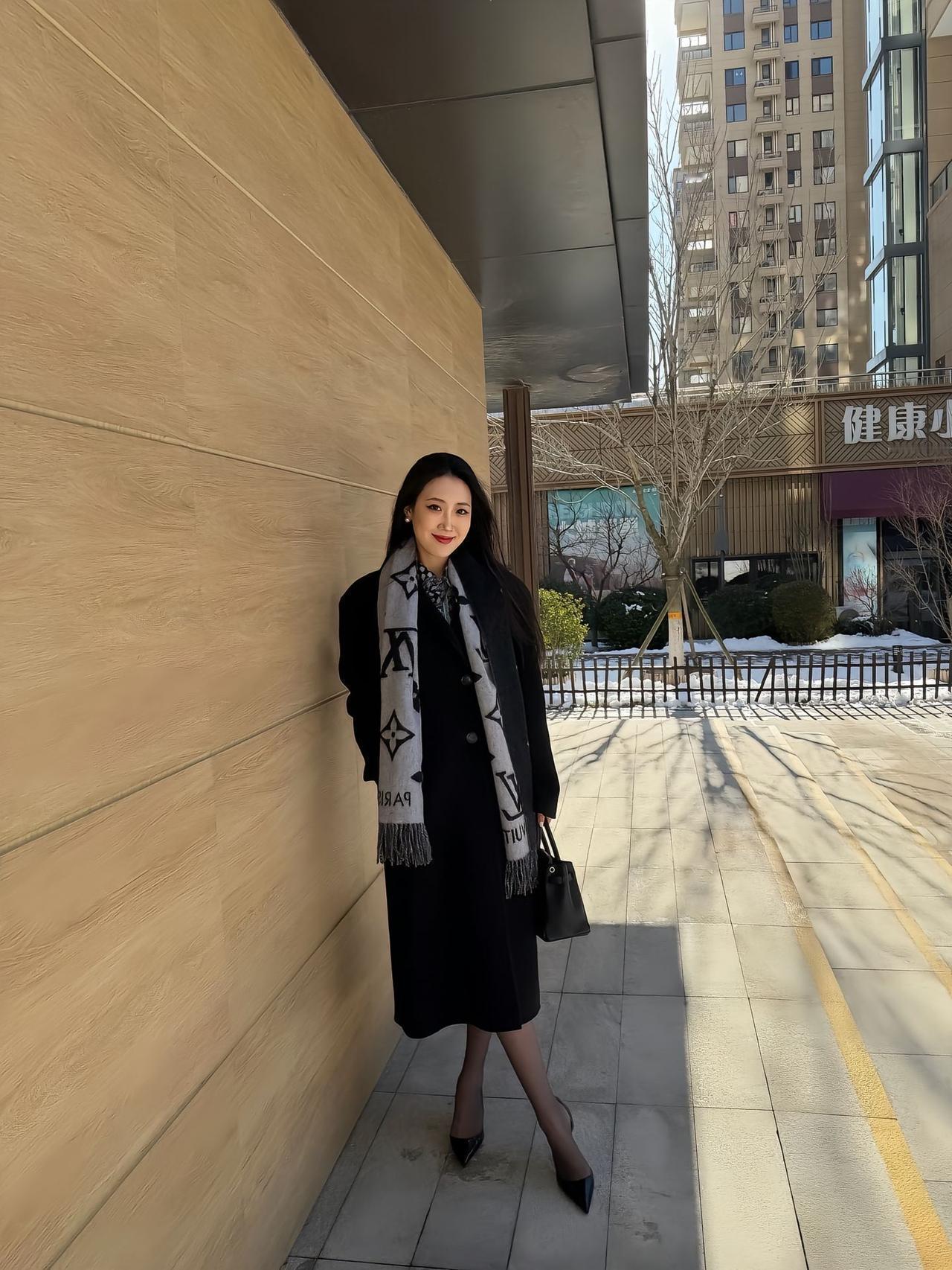 自己就是光，不必追求人人都喜欢，日子是自己的，怎么过自己决定。。