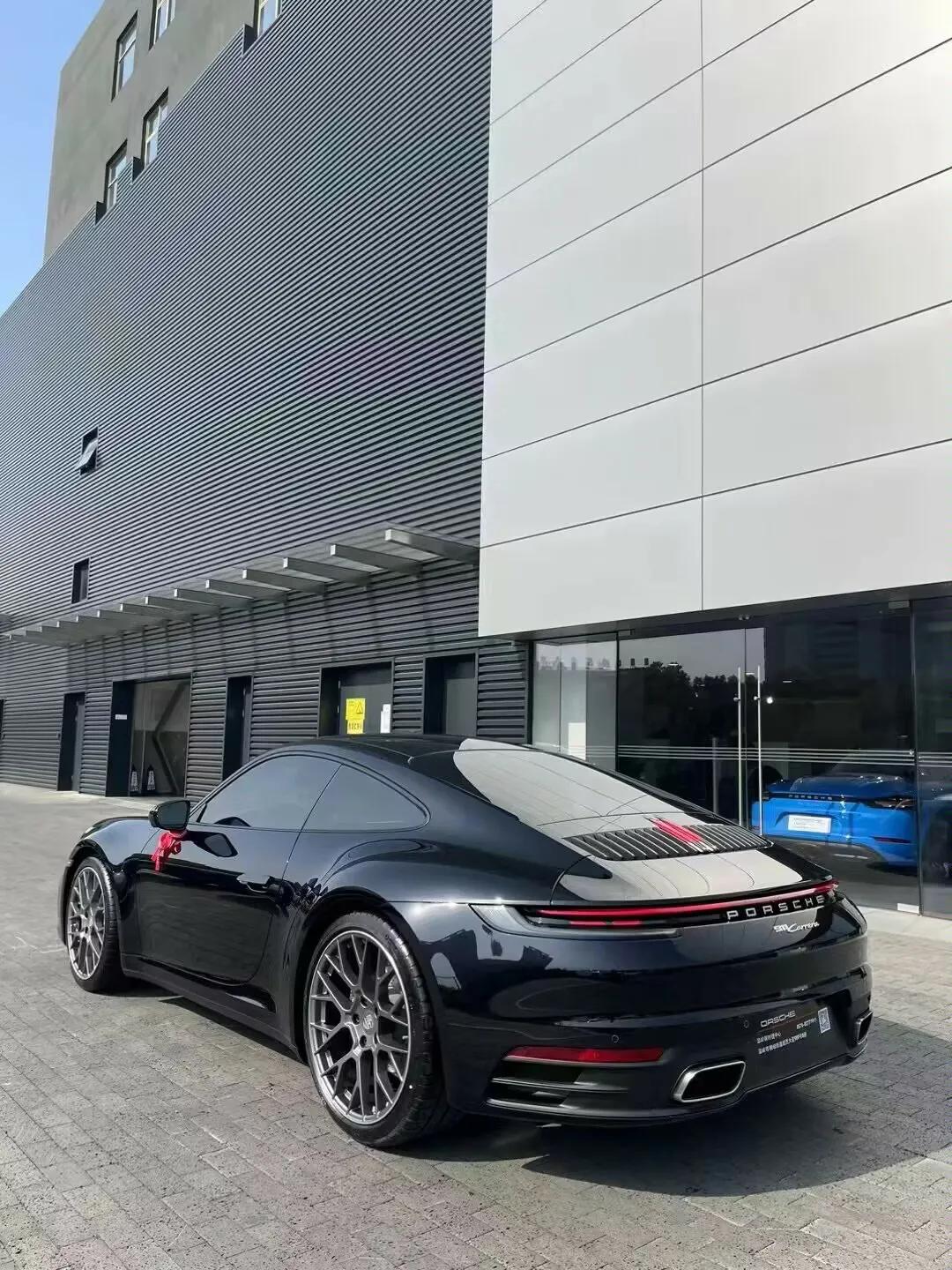 保时捷帕拉梅拉现在价格真香，优惠了15个W，恨不得马上提一辆。

前两天和朋友去