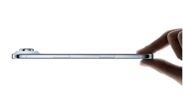 iPhone Air卖不动的原因是什么？我觉得是性价比很低，轻薄单出就是死局，哪