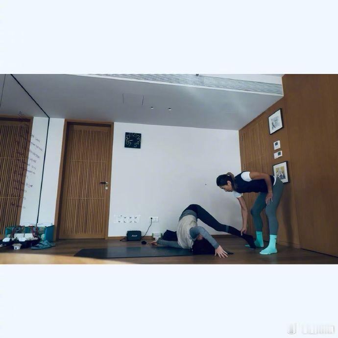 孙俪柔韧度孙俪身体柔韧度看到孙俪的拉伸日常，我是真的服了，充分拉伸后各种翻滚动作
