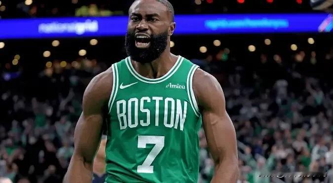 NBA季后赛中，凯尔特人以105 - 108在加时赛不敌尼克斯。赛后，杰伦 - 