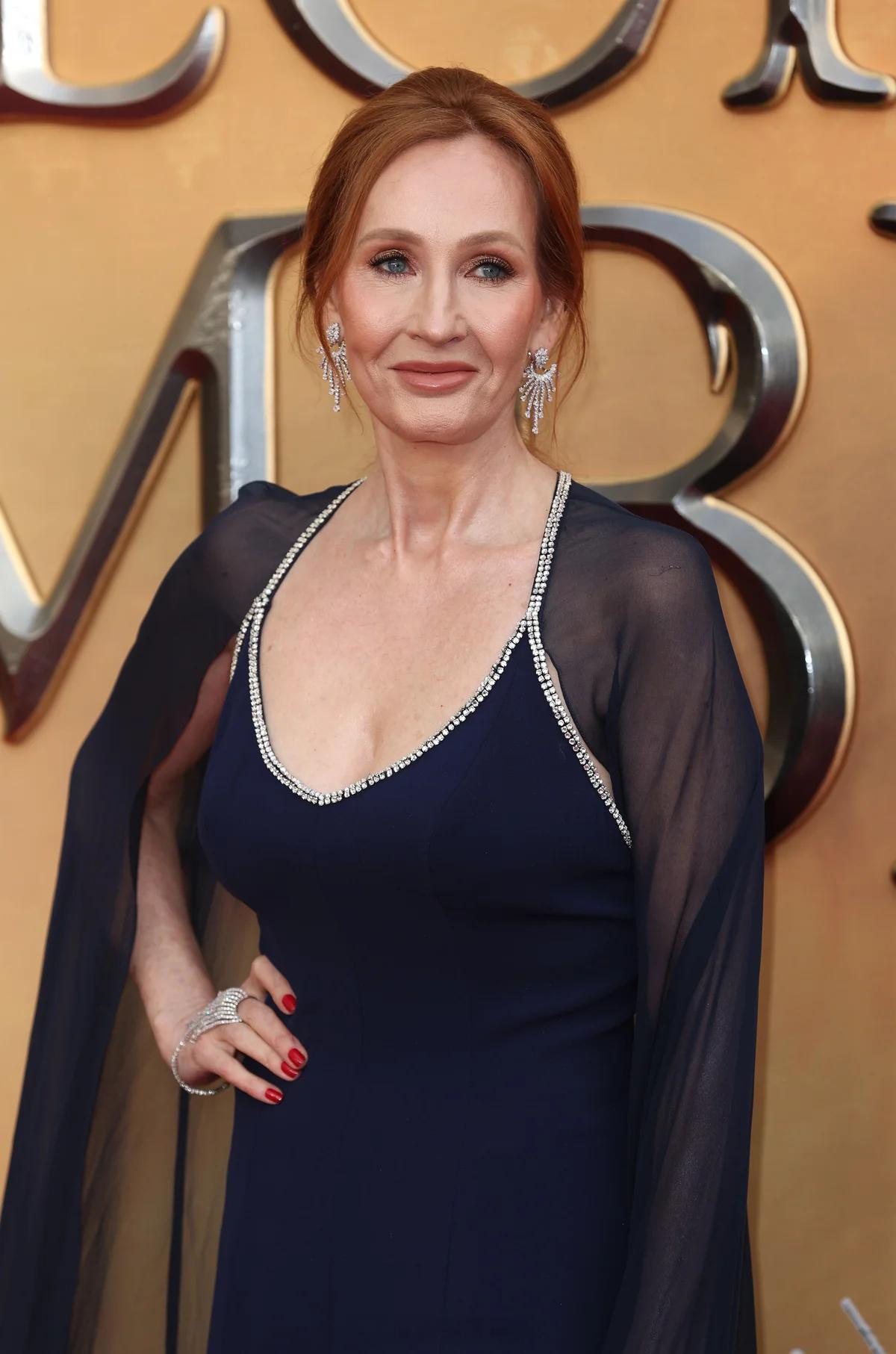 【史上最严重的医疗丑闻：J·K·罗琳抨击为儿童进行性别转换手术的医生“野蛮”】J