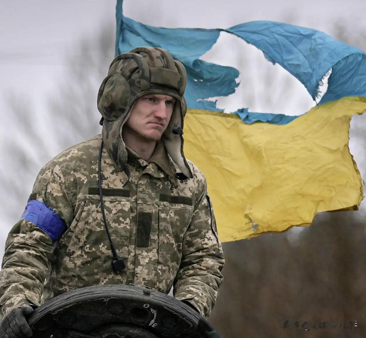 太离谱，乌军惊现“1个兵配13个官”，打了败仗，指挥官还不用担责？
据乌议员自曝