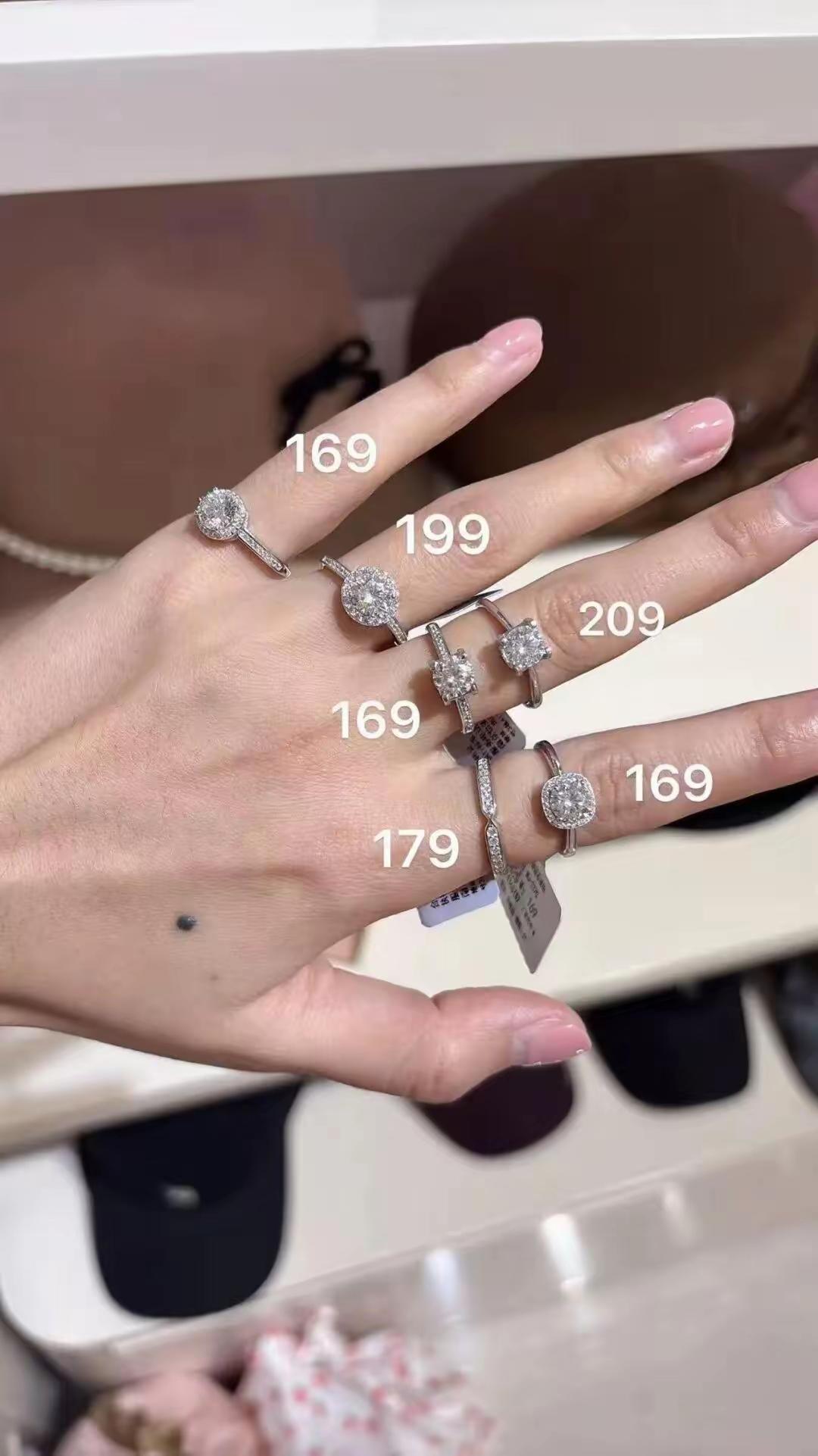 一觉醒来，
想买戒指的人天塌了
胖东来“小方糖”戒指又被抢空了[恐惧]，到底是谁