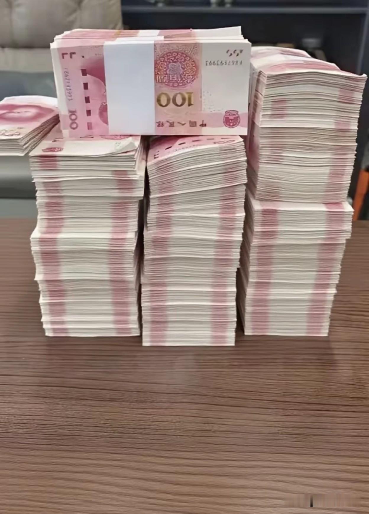 成穷人了！

我一个朋友，15年前，那时他就有60万存款。那个时候，真算是有钱人